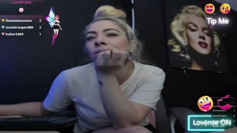 Snapshot of viktoria_davis_ chatting on November 2025 01:18:02 AM Viktoria online show from November 2025 01:18:02 AM