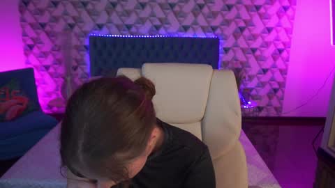 Snapshot of vikviklove chatting on May 2026 08:06:02 PM VikVikLove online show from May 2026 08:06:02 PM