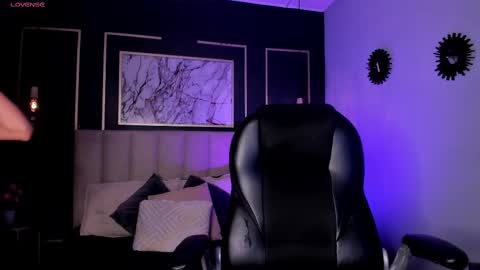 Victoria online show from November 2025 09:03:02 PM