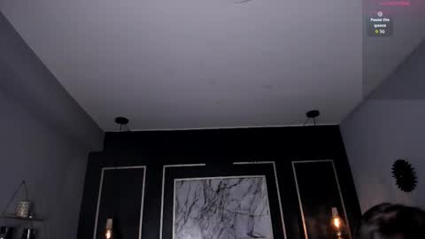 Victoria online show from November 2025 01:11:01 AM