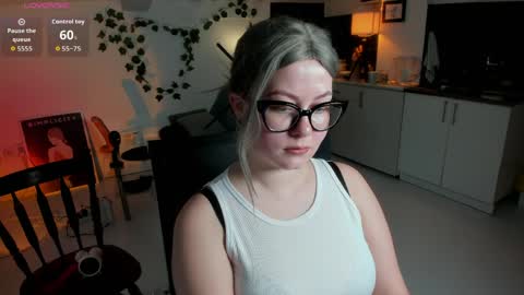 Snapshot of villyvici chatting on March 2026 04:18:01 PM Villy online show from March 2026 04:18:01 PM