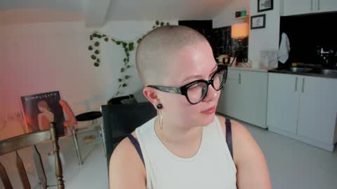 Snapshot of villyvici chatting on April 2026 01:33:02 PM Villy online show from April 2026 01:33:02 PM