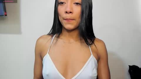 Vinaly online show from November 2025 10:15:01 PM