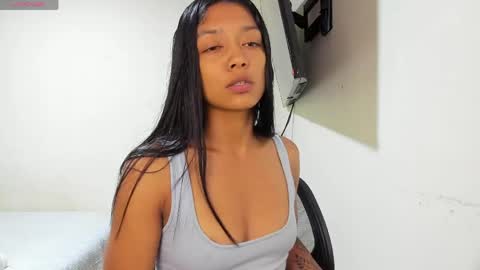 Snapshot of vinaly_y chatting on April 2026 08:15:01 PM Vinaly online show from April 2026 08:15:01 PM