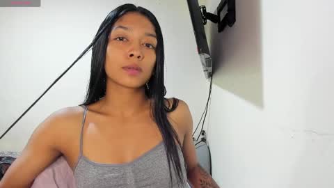Snapshot of vinaly_y chatting on May 2026 06:13:02 PM Vinaly online show from May 2026 06:13:02 PM