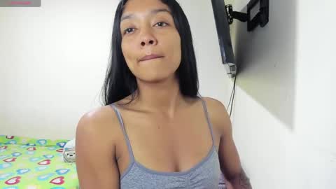 Snapshot of vinaly_y chatting on May 2026 06:58:01 PM Vinaly online show from May 2026 06:58:01 PM