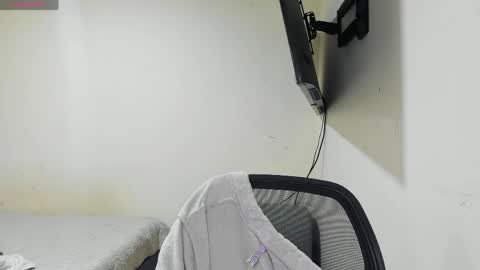 Snapshot of vinaly_y chatting on May 2026 08:07:01 PM Vinaly online show from May 2026 08:07:01 PM