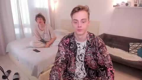 Dimoooooon online show from November 2025 11:42:02 AM