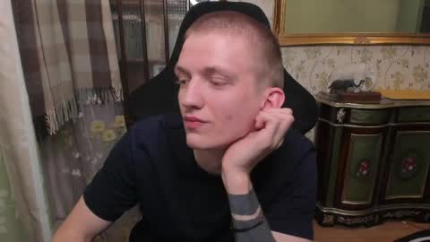 Dimoooooon online show from April 2026 09:39:33 PM