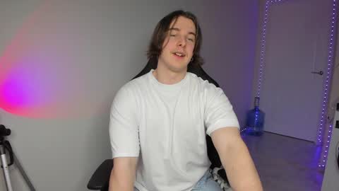 Vincent Strong online show from December 2024 01:43:02 PM