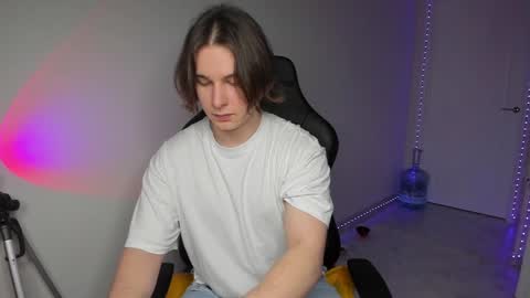 Vincent Strong online show from December 2024 01:38:02 PM