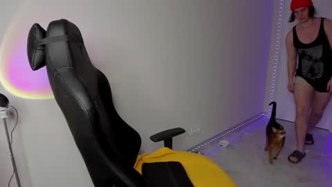 Vincent Strong online show from March 2025 04:37:02 AM