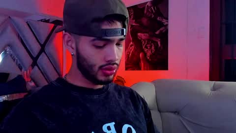 Snapshot of vincentblack_ chatting on April 2026 05:44:02 AM Vincent online show from April 2026 05:44:02 AM