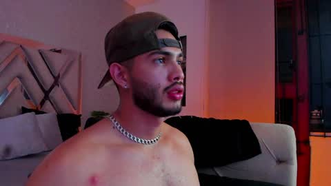 Snapshot of vincentblack_ chatting on May 2026 08:23:01 AM Vincent online show from May 2026 08:23:01 AM