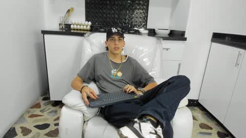 Snapshot of vincenthunter chatting on December 2024 09:45:01 PM Vincent online show from December 2024 09:45:01 PM