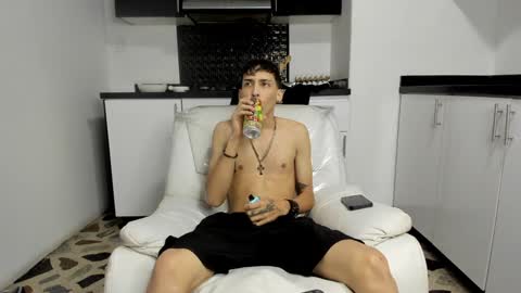 Snapshot of vincenthunter chatting on January 2025 10:44:01 PM Vincent online show from January 2025 10:44:01 PM