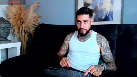 Snapshot of vincentsartori chatting on October 2025 07:13:02 PM Vincent Sartori online show from October 2025 07:13:02 PM