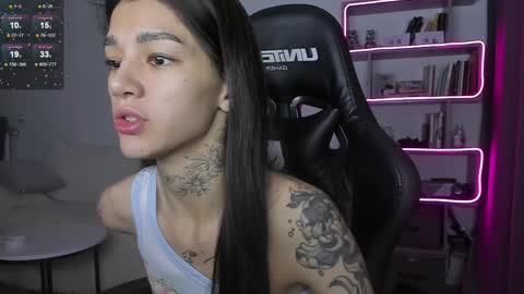 Snapshot of vinkitinkii chatting on December 2024 05:53:02 AM vinkitinkii online show from December 2024 05:53:02 AM
