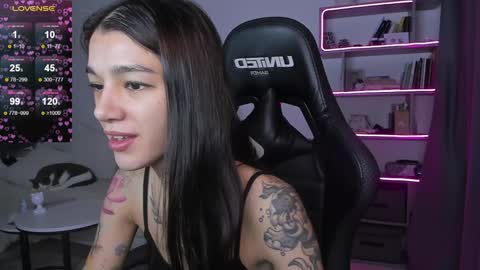 Snapshot of vinkitinkii chatting on December 2024 07:26:02 AM vinkitinkii online show from December 2024 07:26:02 AM