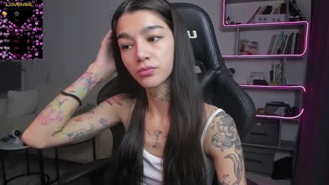 Snapshot of vinkitinkii chatting on January 2025 06:53:02 AM vinkitinkii online show from January 2025 06:53:02 AM