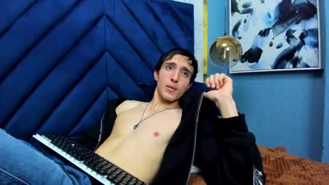 Snapshot of vinniematte chatting on March 2025 06:06:02 AM vinniematte online show from March 2025 06:06:02 AM