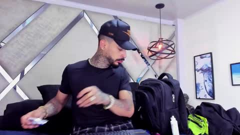 ---Vinzen--- online show from November 2025 05:28:02 AM