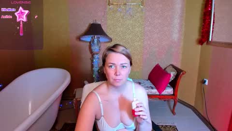 Viola online show from December 2025 04:30:02 AM