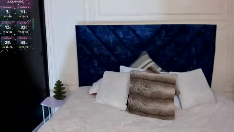 Violet online show from December 2025 06:35:02 PM