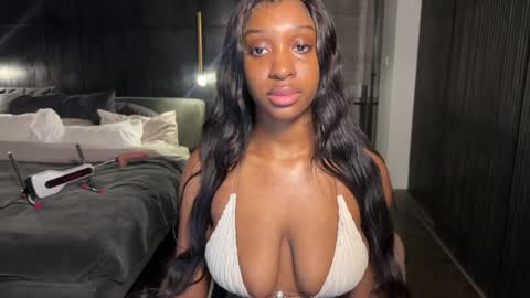 Snapshot of violet6xft chatting on May 2026 04:04:02 PM Fantasy Black Girl online show from May 2026 04:04:02 PM