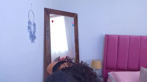 Snapshot of violet__15 chatting on April 2026 12:25:02 PM violet__15 online show from April 2026 12:25:02 PM