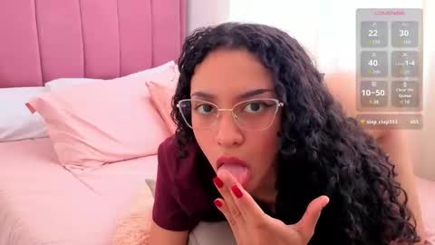 Snapshot of violet__15 chatting on May 2026 04:04:02 PM violet__15 online show from May 2026 04:04:02 PM