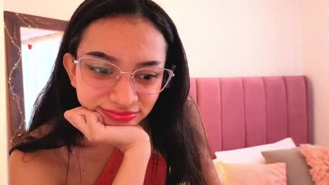 Snapshot of violet__15 chatting on May 2026 12:00:02 PM violet__15 online show from May 2026 12:00:02 PM
