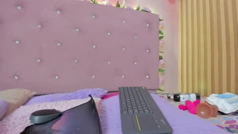 Snapshot of violet__taylor_ chatting on June 2026 02:23:02 AM violet__taylor_ online show from June 2026 02:23:02 AM