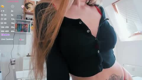 Snapshot of violet_blue_eyes chatting on April 2026 01:17:02 PM Violet online show from April 2026 01:17:02 PM