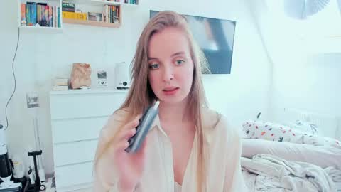 Snapshot of violet_blue_eyes chatting on May 2026 01:30:02 PM Violet online show from May 2026 01:30:02 PM