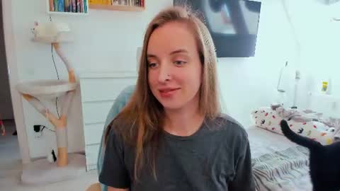 Snapshot of violet_blue_eyes chatting on June 2026 02:14:01 PM Violet online show from June 2026 02:14:01 PM