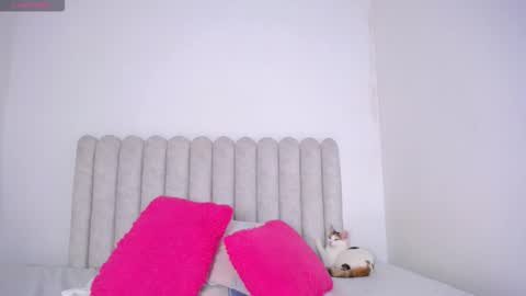 Snapshot of violet_giraldo chatting on March 2026 06:25:01 PM violet_giraldo online show from March 2026 06:25:01 PM