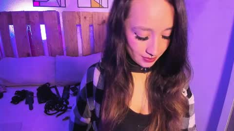 Violet Jones online show from April 2026 03:50:02 PM