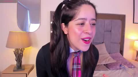 Violet Nova online show from November 2025 12:16:01 PM