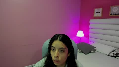 Snapshot of violet_sinclair chatting on April 2026 11:22:02 AM violet_sinclair online show from April 2026 11:22:02 AM