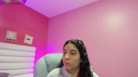 Snapshot of violet_sinclair chatting on May 2026 11:38:01 AM violet_sinclair online show from May 2026 11:38:01 AM