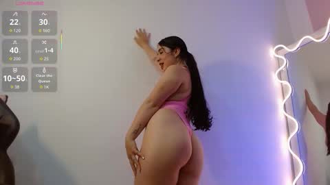 violet_tay1 online show from September 2025 04:18:01 PM