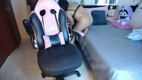 violeta.. online show from October 2025 08:57:01 PM