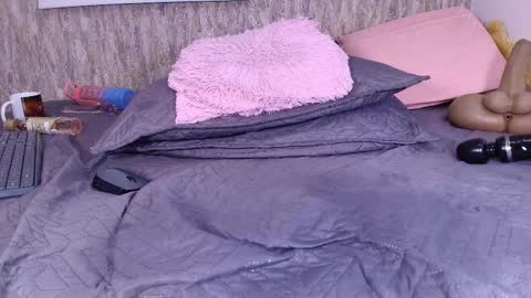 Snapshot of violeta_london chatting on February 2025 09:13:02 AM violeta london online show from February 2025 09:13:02 AM