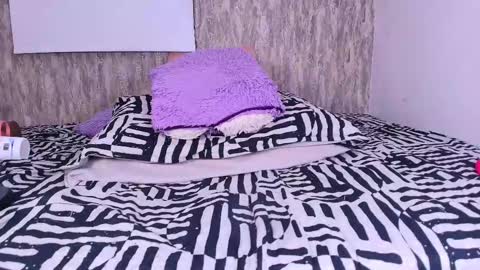 Snapshot of violeta_london chatting on February 2025 03:04:01 AM violeta london online show from February 2025 03:04:01 AM