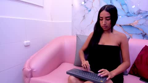 Snapshot of violeta_vins chatting on November 2025 12:15:02 PM Violeta online show from November 2025 12:15:02 PM
