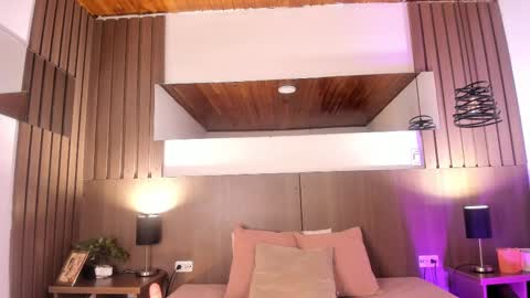 Violet online show from September 2025 01:59:01 PM