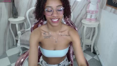 violeth_b online show from December 2024 06:52:02 PM