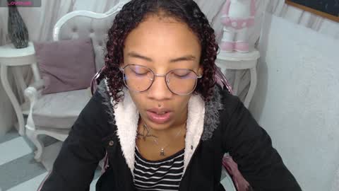 violeth_b online show from December 2024 12:43:02 PM