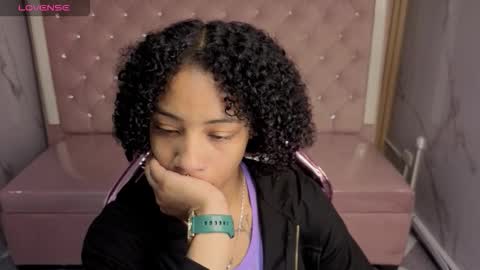 violeth_b online show from December 2025 12:33:02 PM